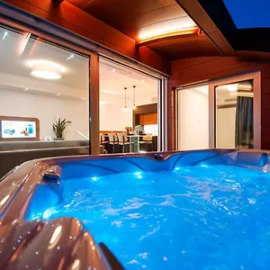 The Q Superior - A Penthouse With Jacuzzi And Sauna Rovinj